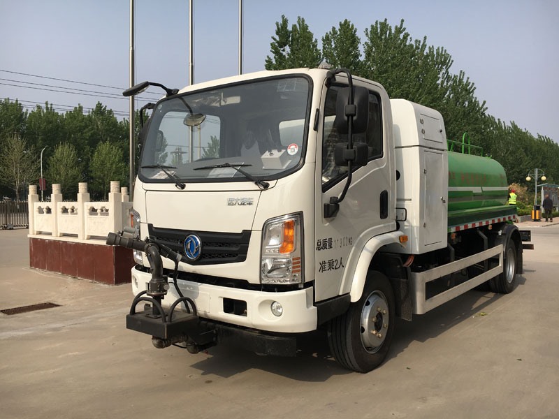 纯电动清洗车 YYD5120GQXBEV(左45°)